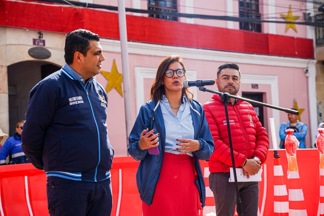 La Agencia Regional de Movilidad entrega a Soacha elementos de señalización para la gestión del tránsito y la seguridad vial en la autopista Sur