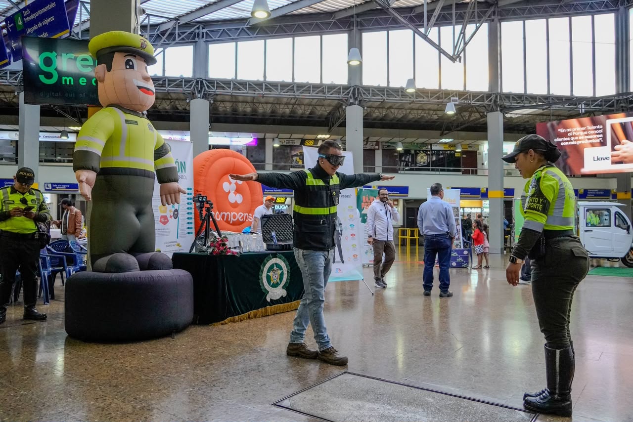 La ARM instaló su Punto Seguro al Territorio en la Terminal de Transporte para proteger a miles de viajeros