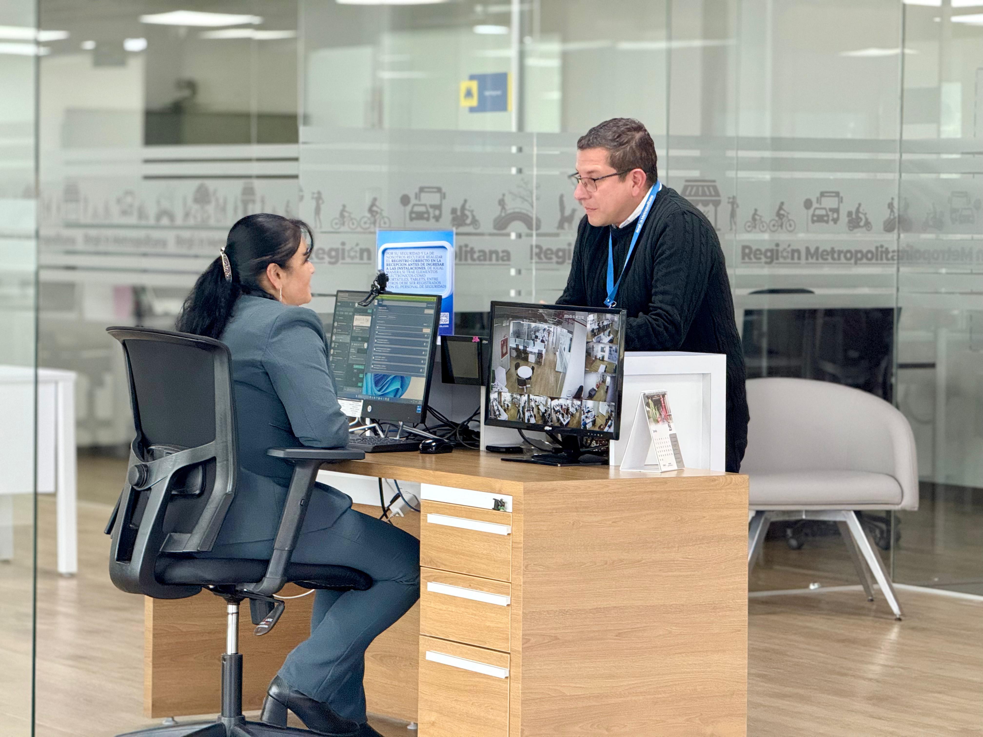 foto atención al ciudadano