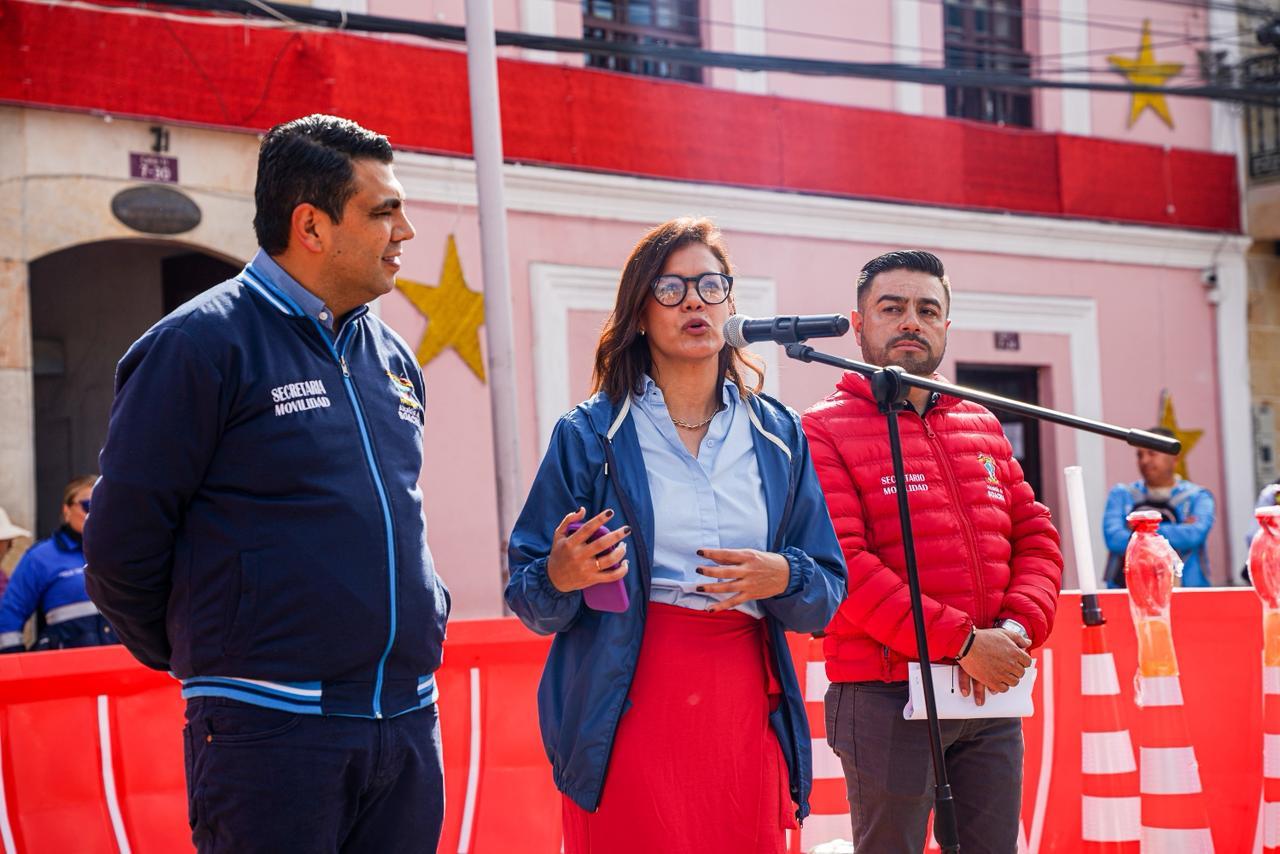 La Agencia Regional de Movilidad entrega a Soacha elementos de señalización para la gestión del tránsito y la seguridad vial en la autopista Sur