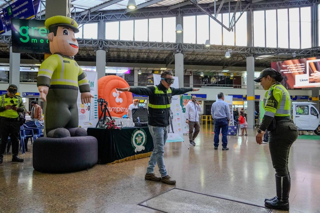 La ARM instaló su Punto Seguro al Territorio en la Terminal de Transporte para proteger a miles de viajeros